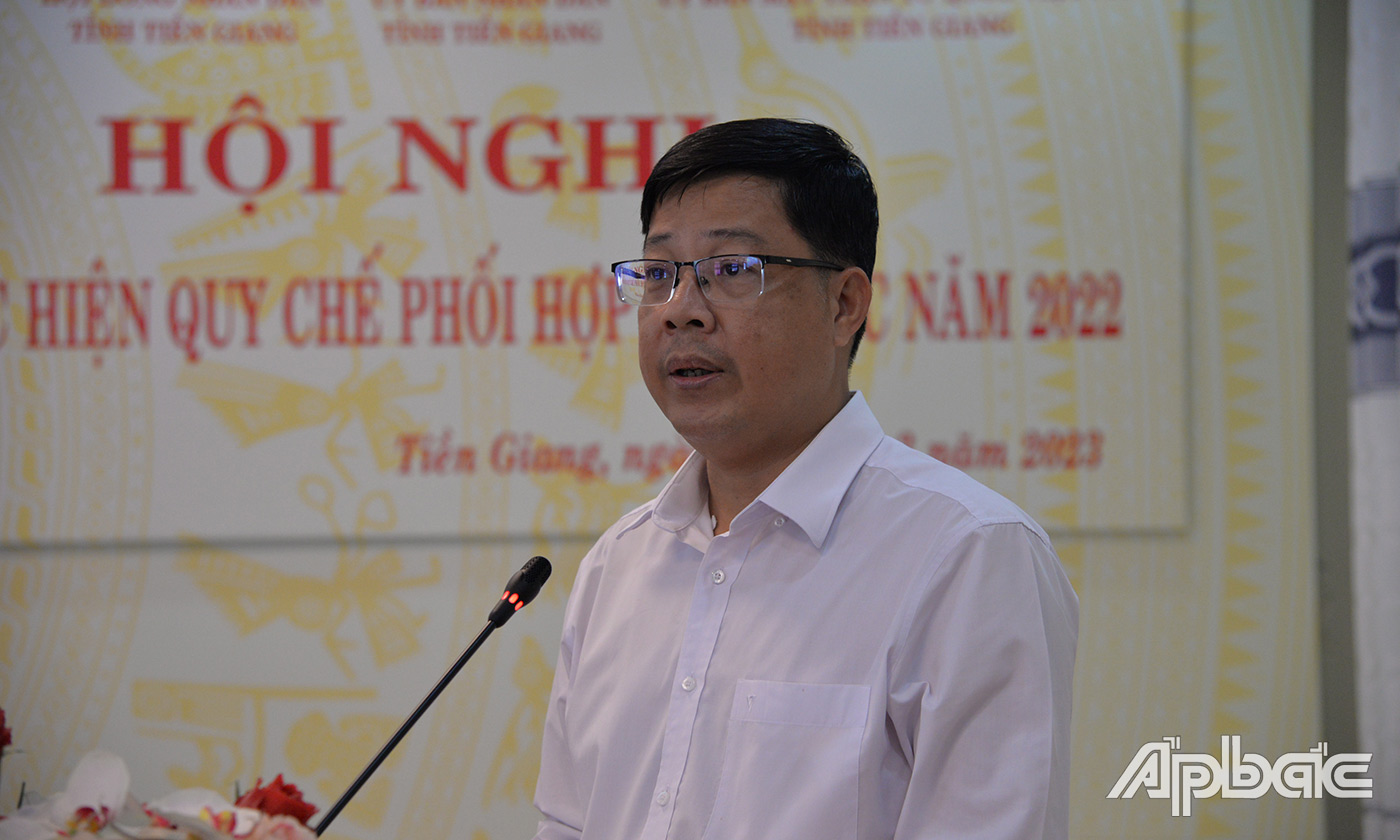 Lãnh đạo Đoàn ĐBQH tỉnh và lãnh đạo HĐND tỉnh báo cáo kết quả công tác phối hợp tại hội nghị