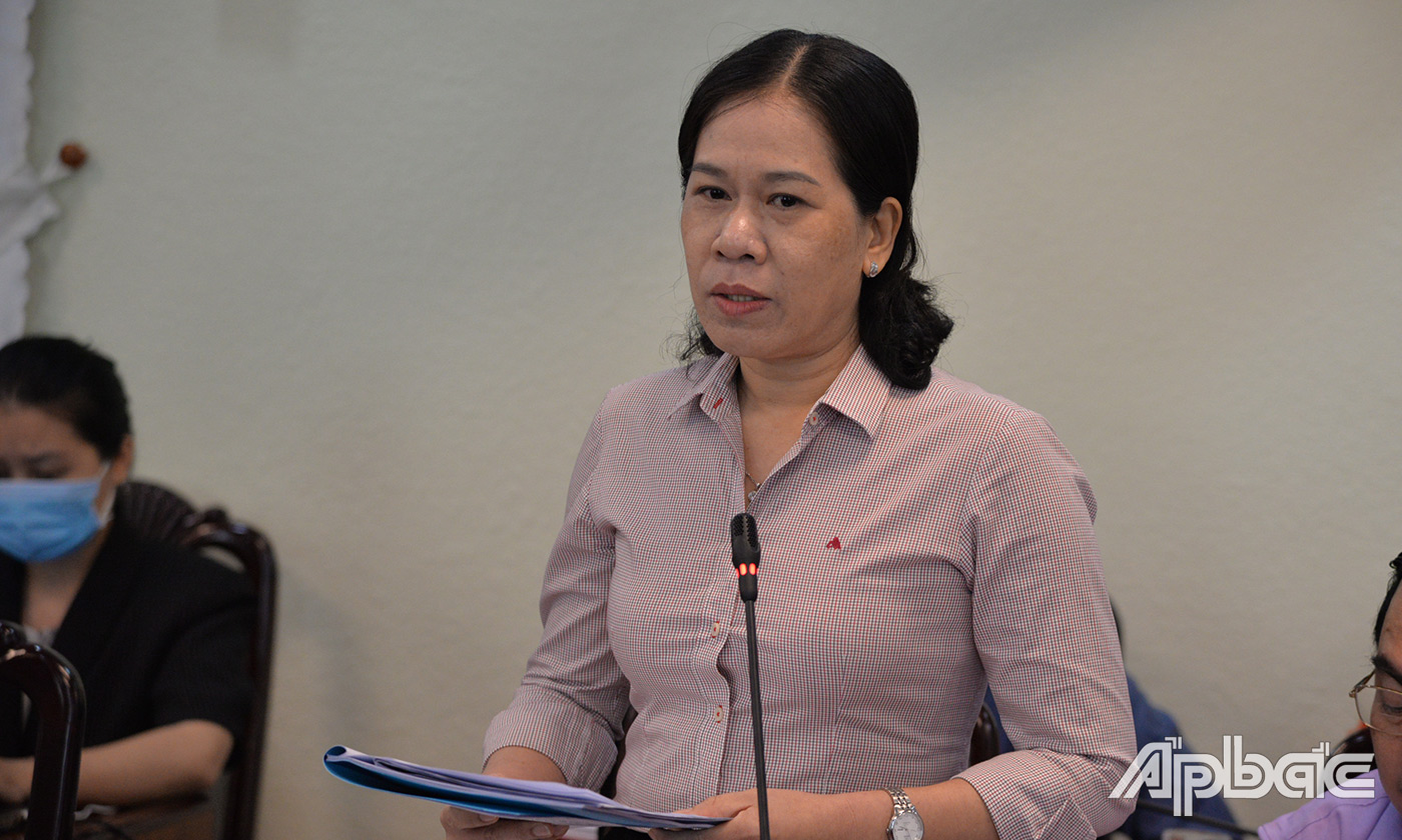 Lãnh đạo các Ban của HĐND tỉnh trả lời các ý kiến kiến nghị của các đại biểu tại hội nghị