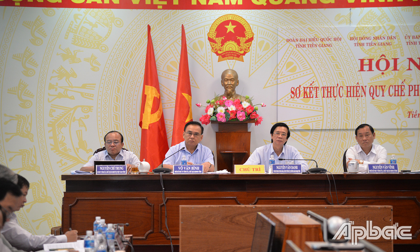 Chủ trì hội nghị