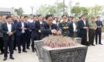 Thủ tướng Phạm Minh Chính dâng hương tưởng niệm các Anh hùng liệt sĩ chiến trường Điện Biên Phủ