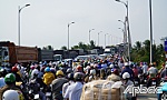 Phương tiện qua cầu Rạch Miễu tăng cao trước kỳ nghỉ lễ