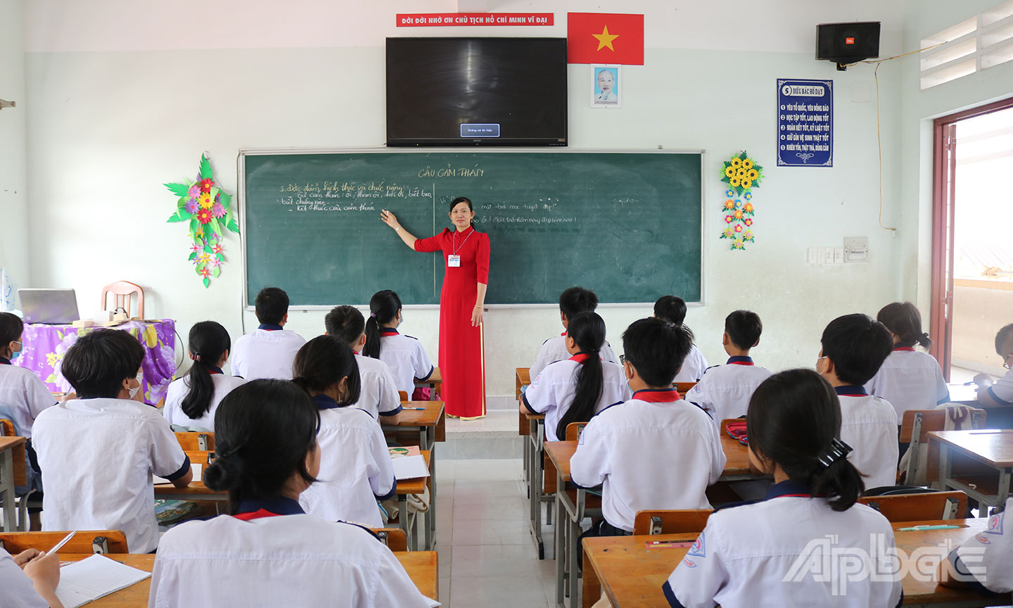 Một tiết dạy của cô Hảo trên lớp. 