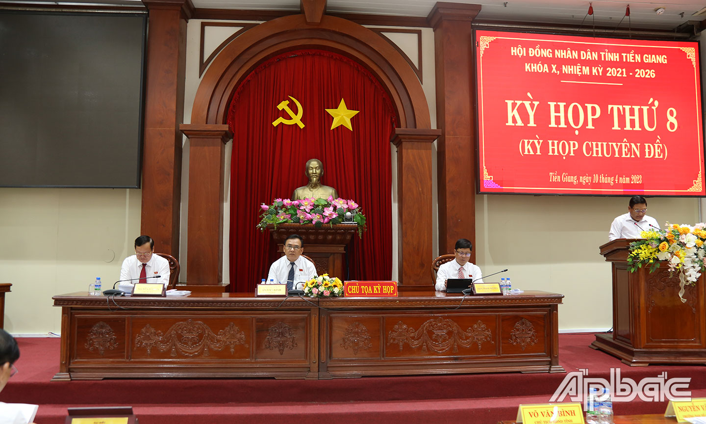 Chủ tọa kỳ họp. 