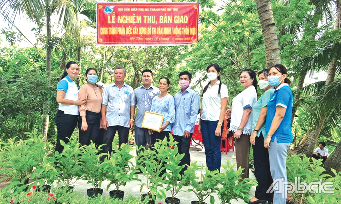 Hội LHPN  TP. Mỹ Tho tổ chức nghiệm thu, bàn giao  công trình  phần việc  xây dựng đô thị văn minh,  nông thôn mới.