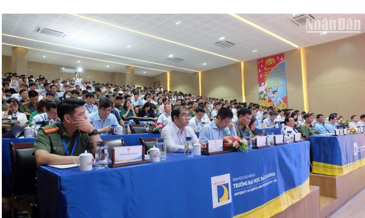 Các đại biểu tham gia hội nghị sáng 17/4 tại Trường Đại học Bách Khoa - Đại học Đà Nẵng.