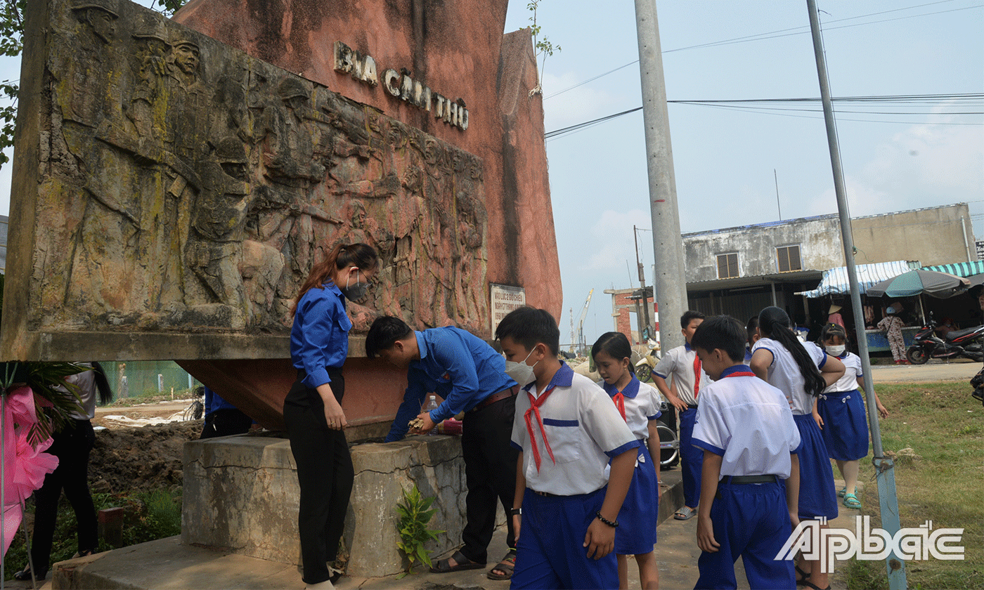 Thế hệ trẻ thường xuyên dọn vệ sinh tại