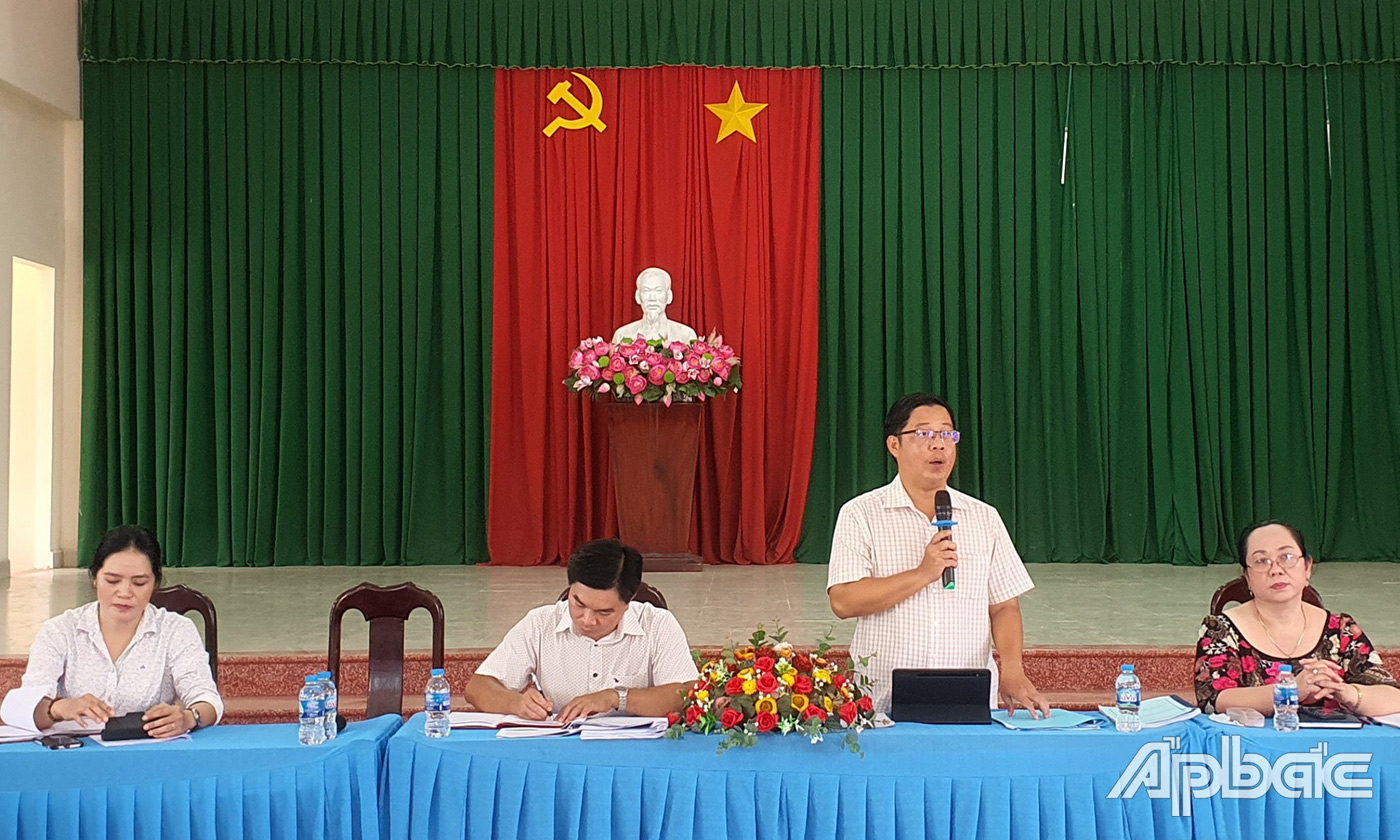 Đoàn giám sát làm việc với HTX Sầu riêng Ngũ Hiệp