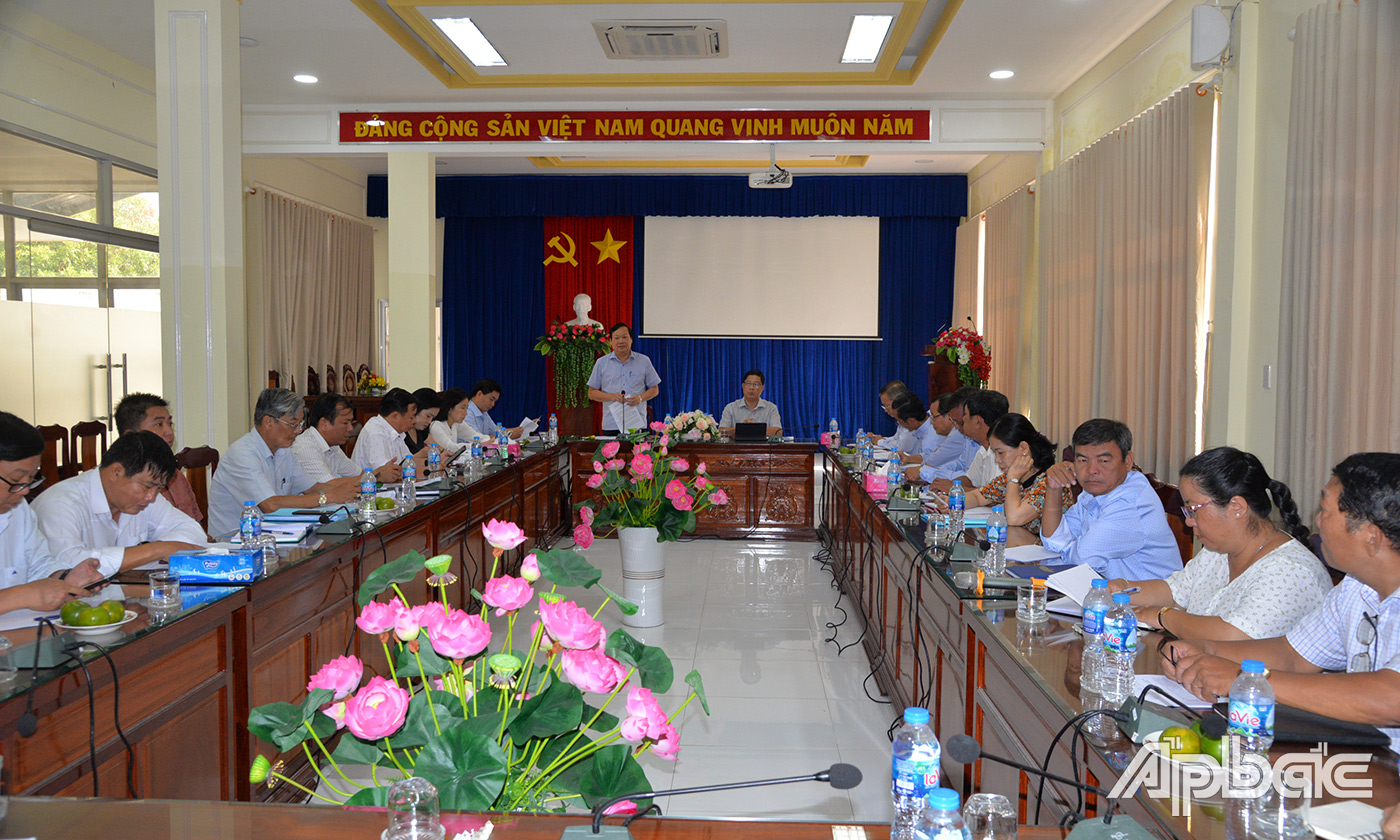 Quang cảnh buổi làm việc