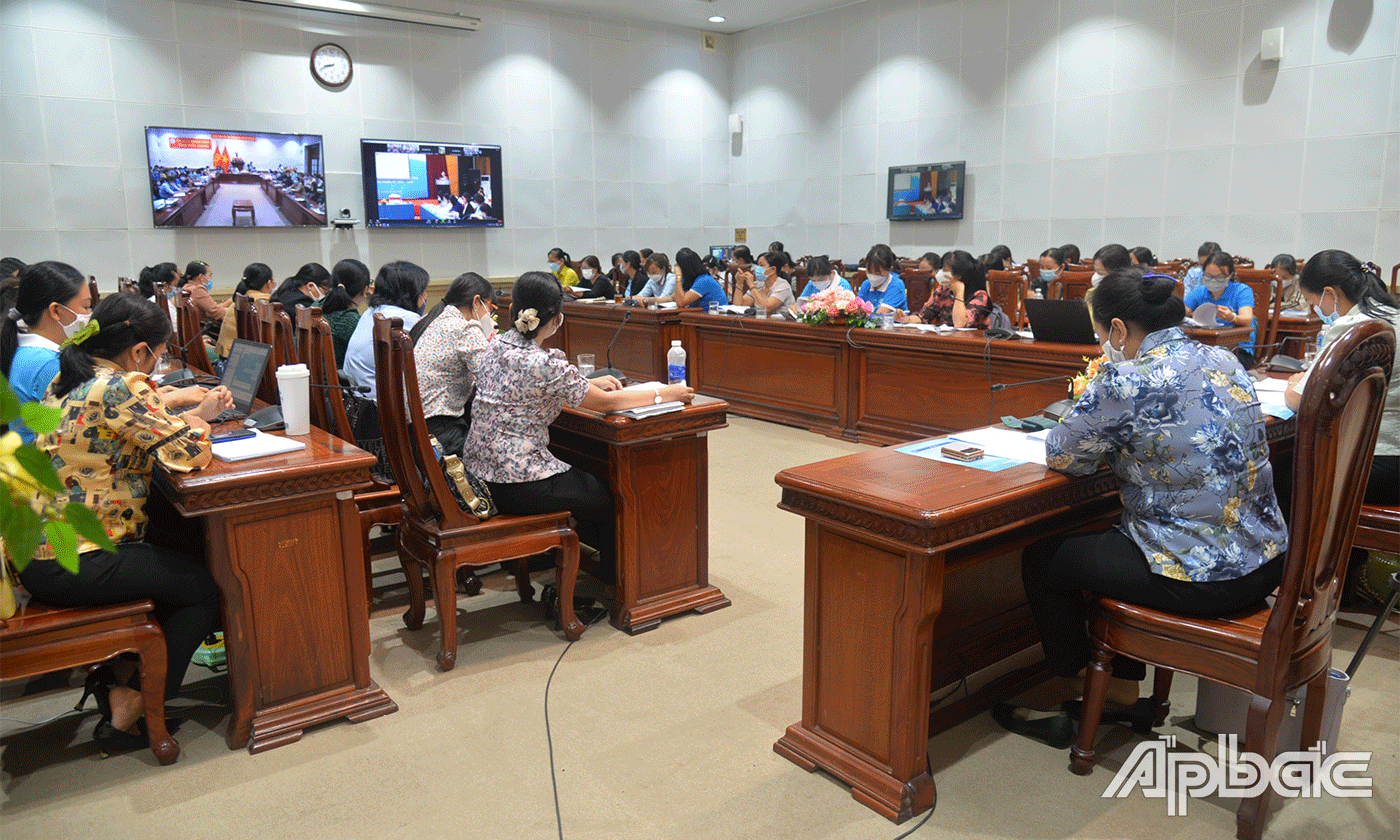 Tại điểm cầu Tiền Giang.
