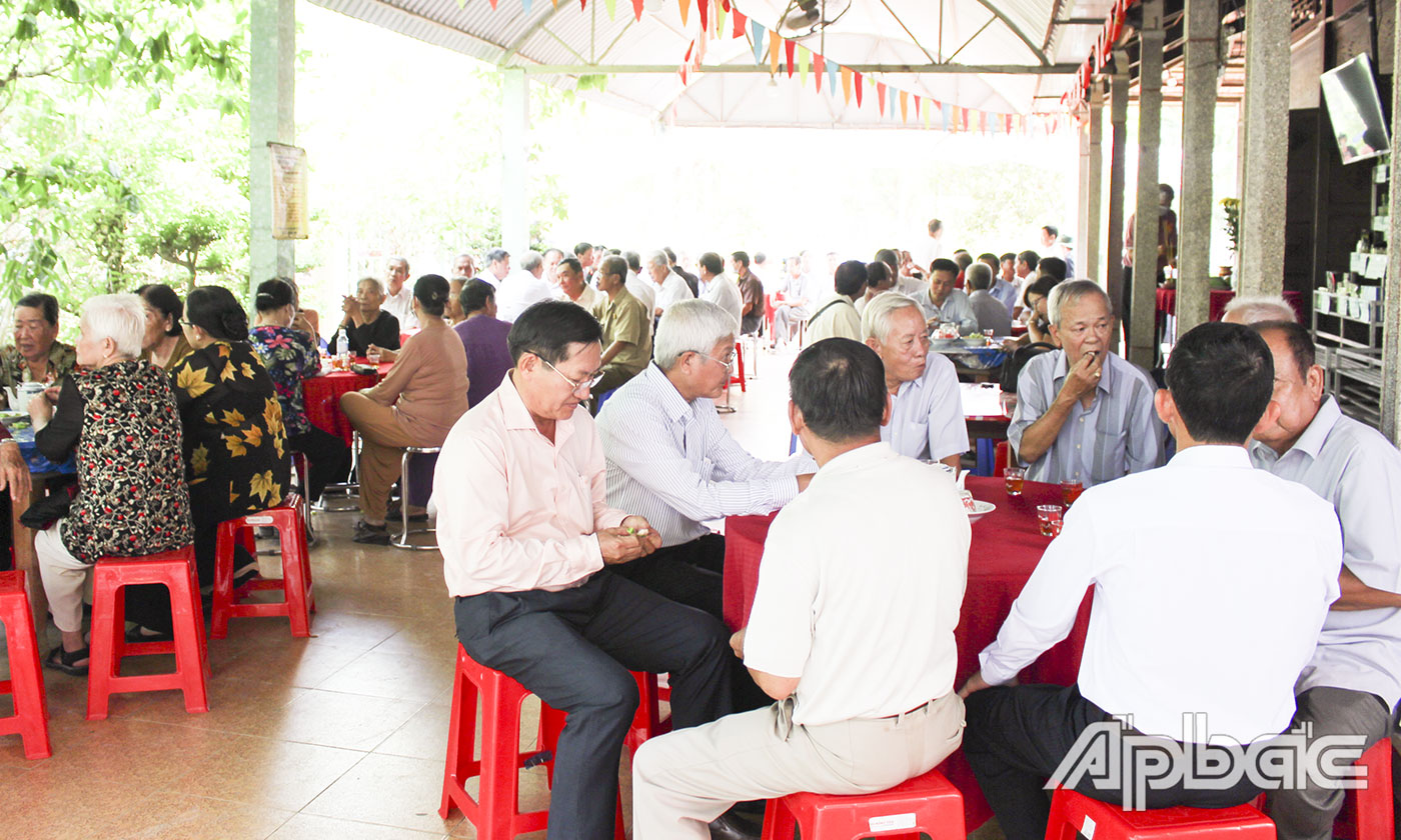 Quang cảnh buổi họp mặt 