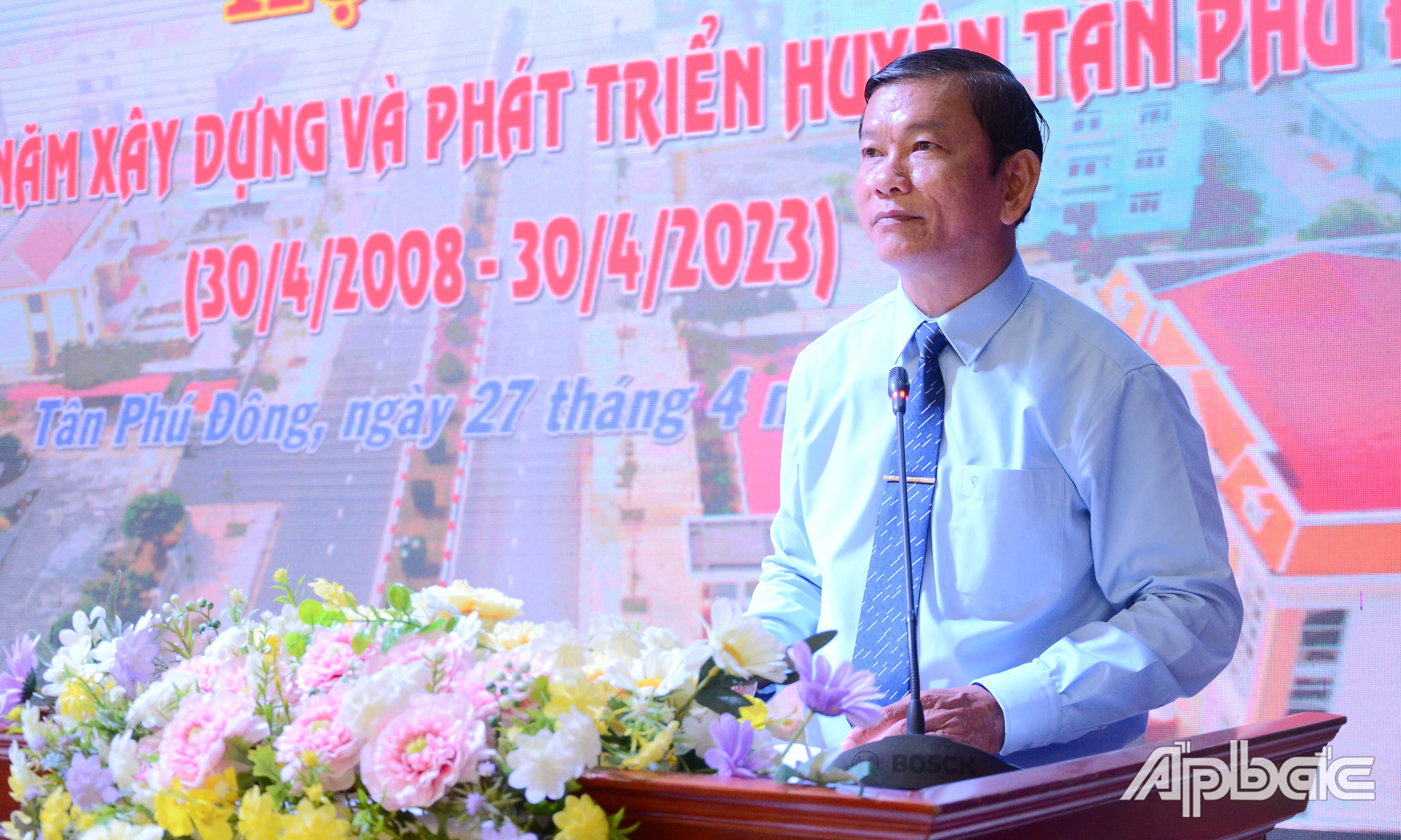 Đồng chí Bùi Thái Sơn phát biểu tại buổi họp mặt.
