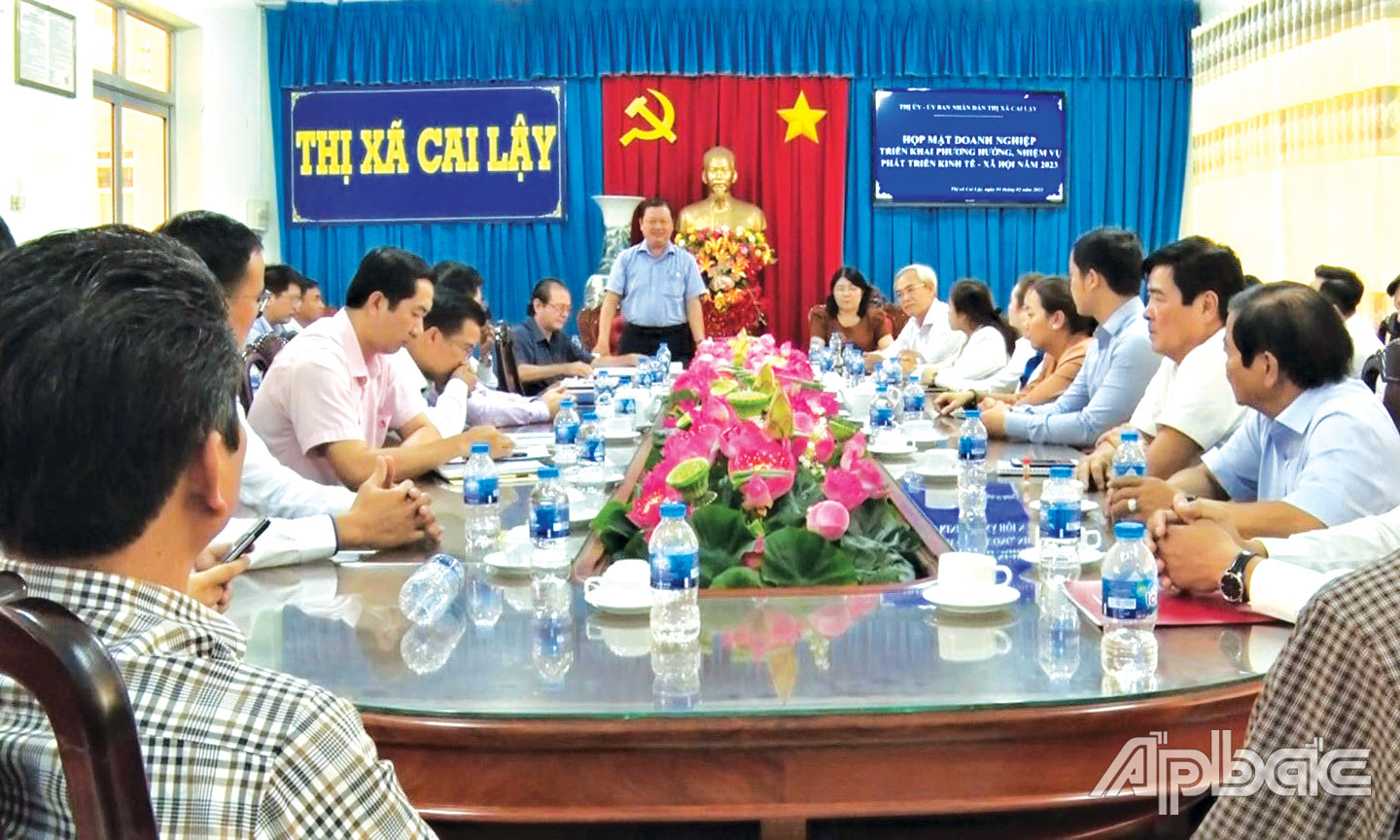 Lãnh đạo TX. Cai Lậy gặp gỡ doanh nghiệp đầu năm 2023.