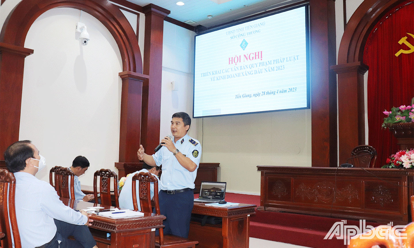 Các đại biểu được Hội nghị triển khai các văn bản quy phạm pháp luật  về kinh doanh xăng dầu năm 2023