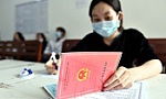 Các trường không được bắt người dân trình sổ hộ khẩu, sổ tạm trú