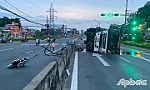 Xe đầu kéo lật ngang trên Quốc lộ 1
