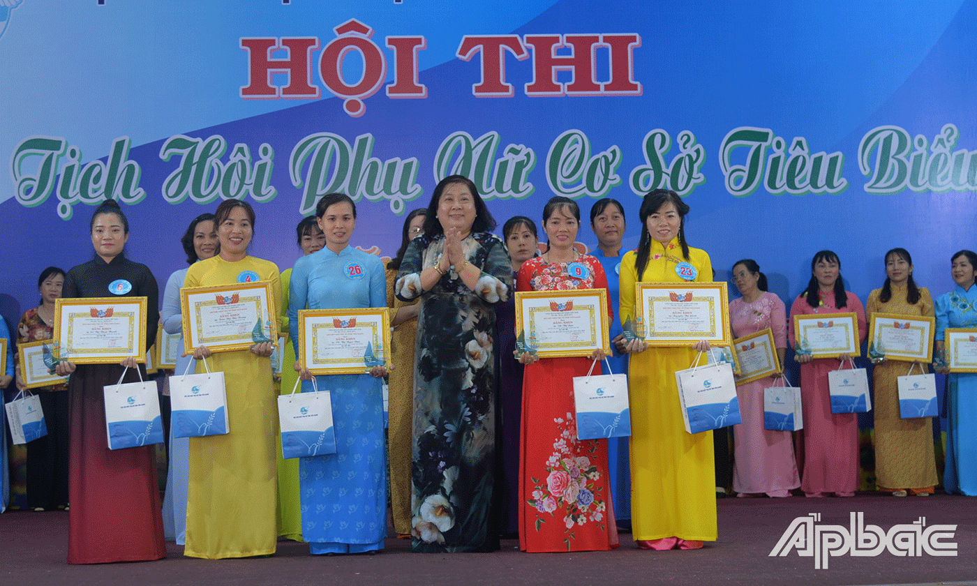 Trao giải Ba cho 5 thí sinh.