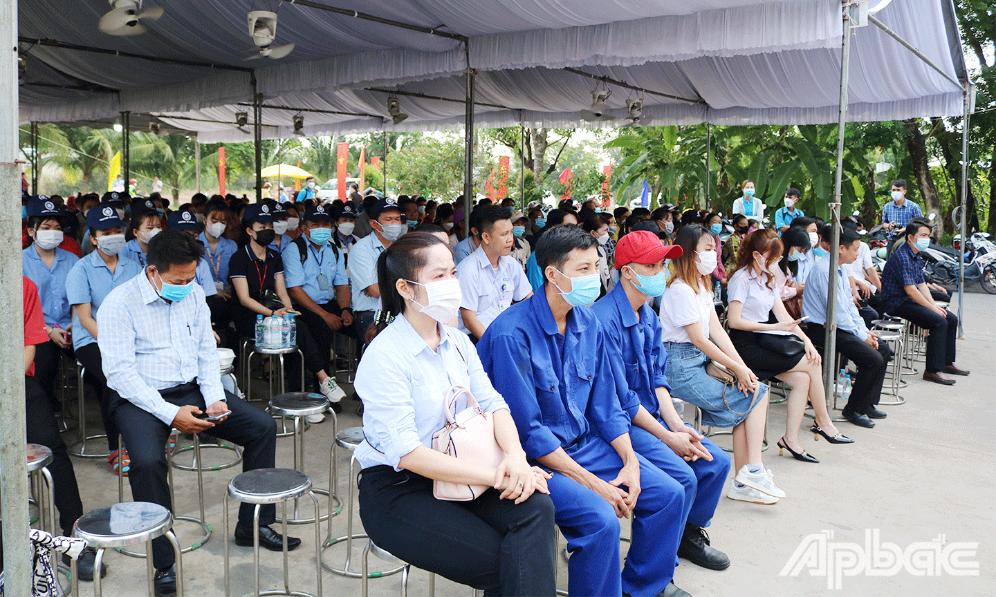 Công nhân lao động tham dự lễ phát động Tháng hành động An toàn vệ sinh lao động và Tháng Công nhân năm 2023 trên địa bàn huyện Tân Phước.