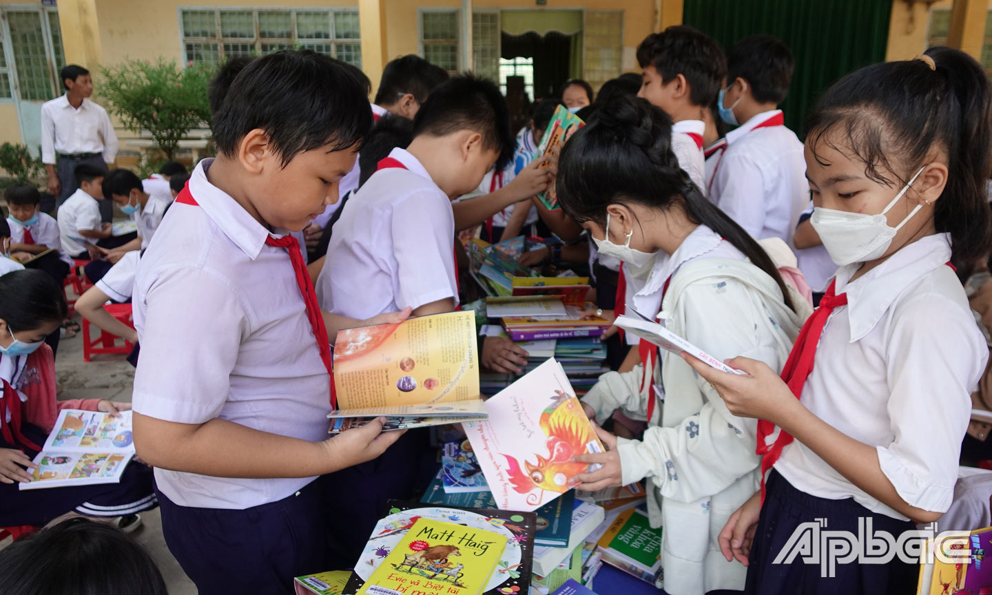 Ngày hội đọc sách tại trường Tiểu học Tam Bình.