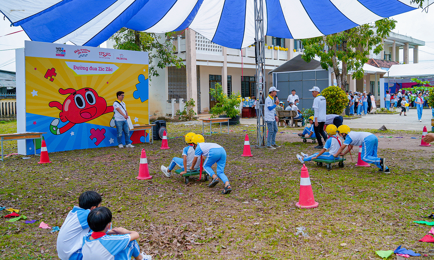 Giảng dạy tại một ngôi trường mà học sinh phần lớn là con em dân tộc, cô Phạm Hương Ly, giáo viên trường tiểu học Cảm Ân (Yên Bái) cho biết sự thay đổi nhận thức của các em học sinh mang lại những tác động tích cực tới phụ huynh.