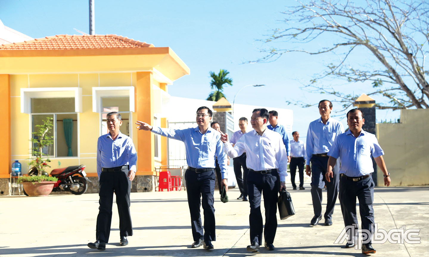 Đoàn công tác Trung ương khảo sát NTM ở huyện Cai Lậy.