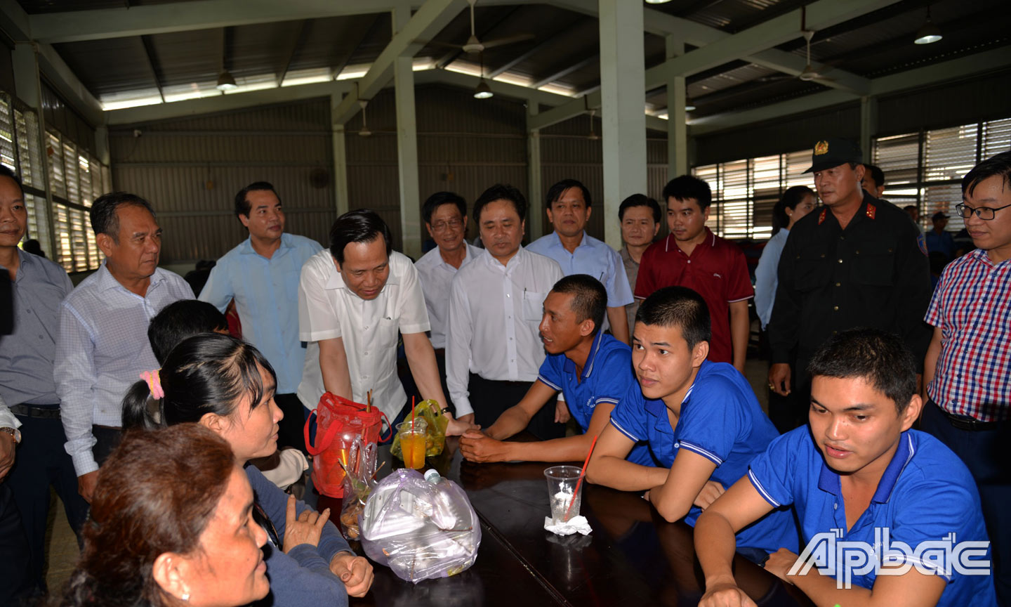 Lãnh đạo Trung ương và tỉnh Tiền Giang trong một lần đến thăm Cơ sở Cai nghiện ma túy của tỉnh Tiền Giang
