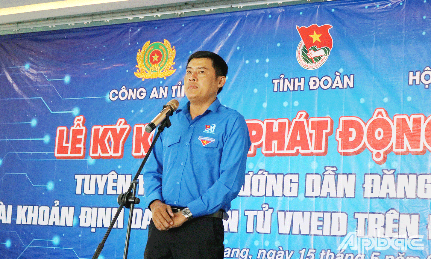 Đ/c Nguyễn Quang Minh, Ủy viên Ban chấp hành Trung ương Đoàn, Tỉnh ủy viên, Bí thư Tỉnh Đoàn phát biểu khai mạc 