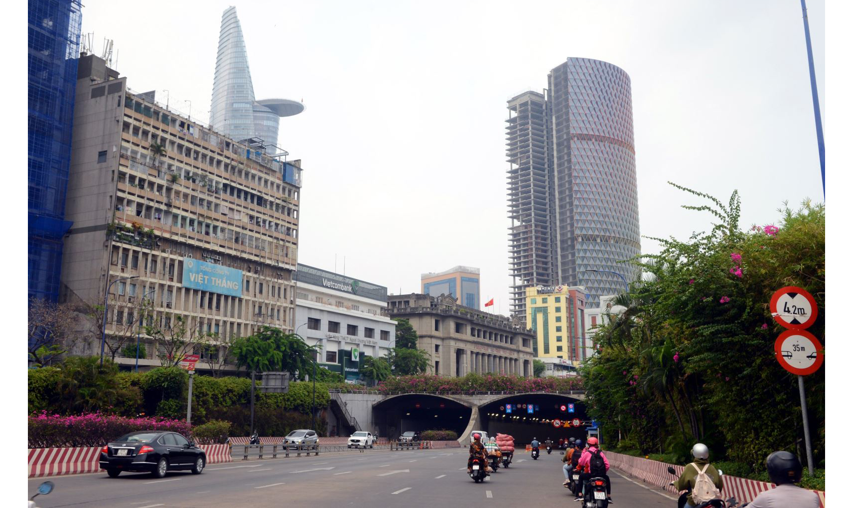 ừ ngày 20-28/5, cấm các phương tiện lưu thông qua đường hầm sông Sài Gòn theo khung giờ quy định.