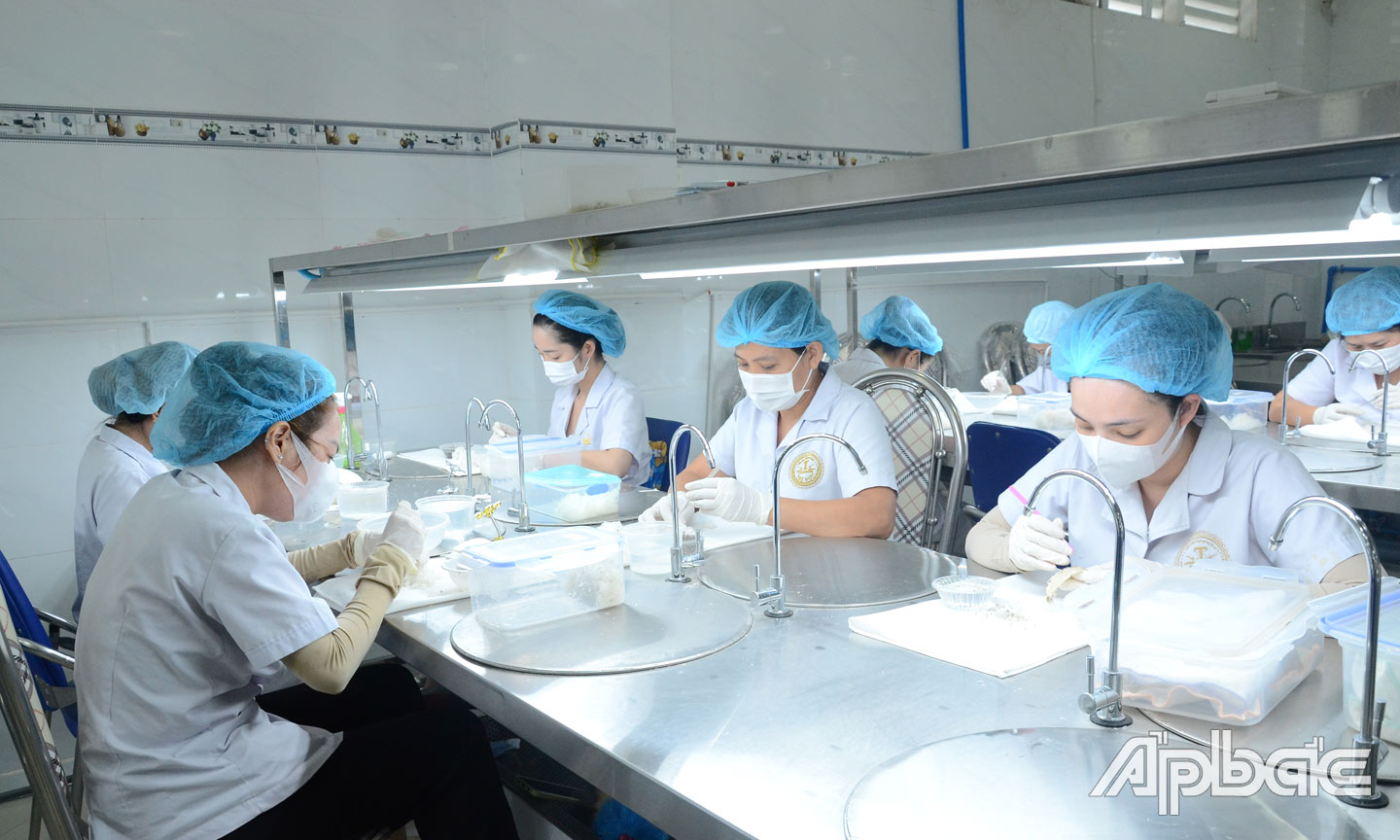 Ông Bùi Băng Sơn khởi nghiệp thành công với việc sản xuất và kinh doanh các sản phẩm từ tổ yến. 