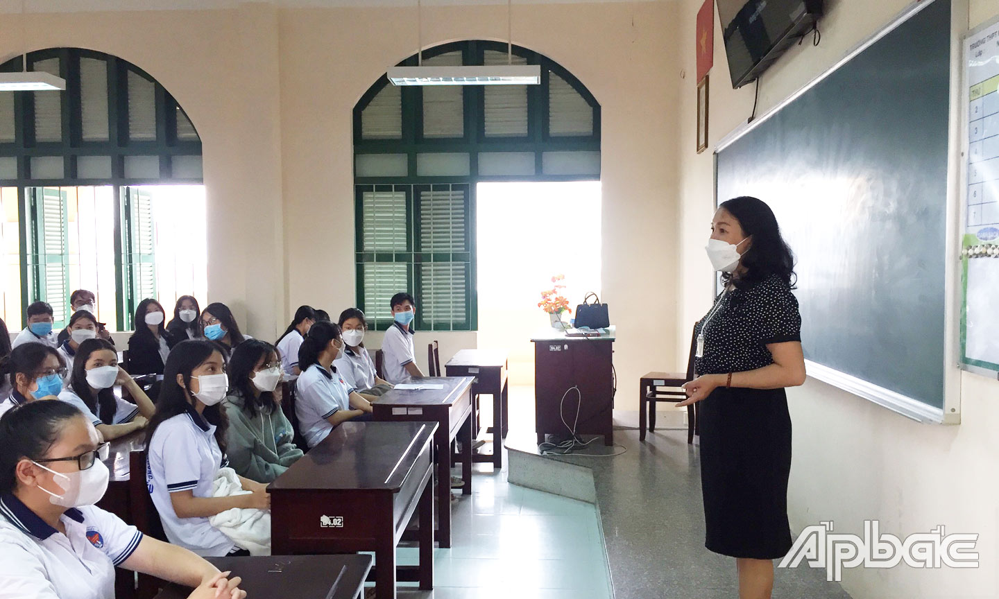 Học sinh lớp 12, Trường THPT Nguyễn Đình Chiểu trong giờ học. 