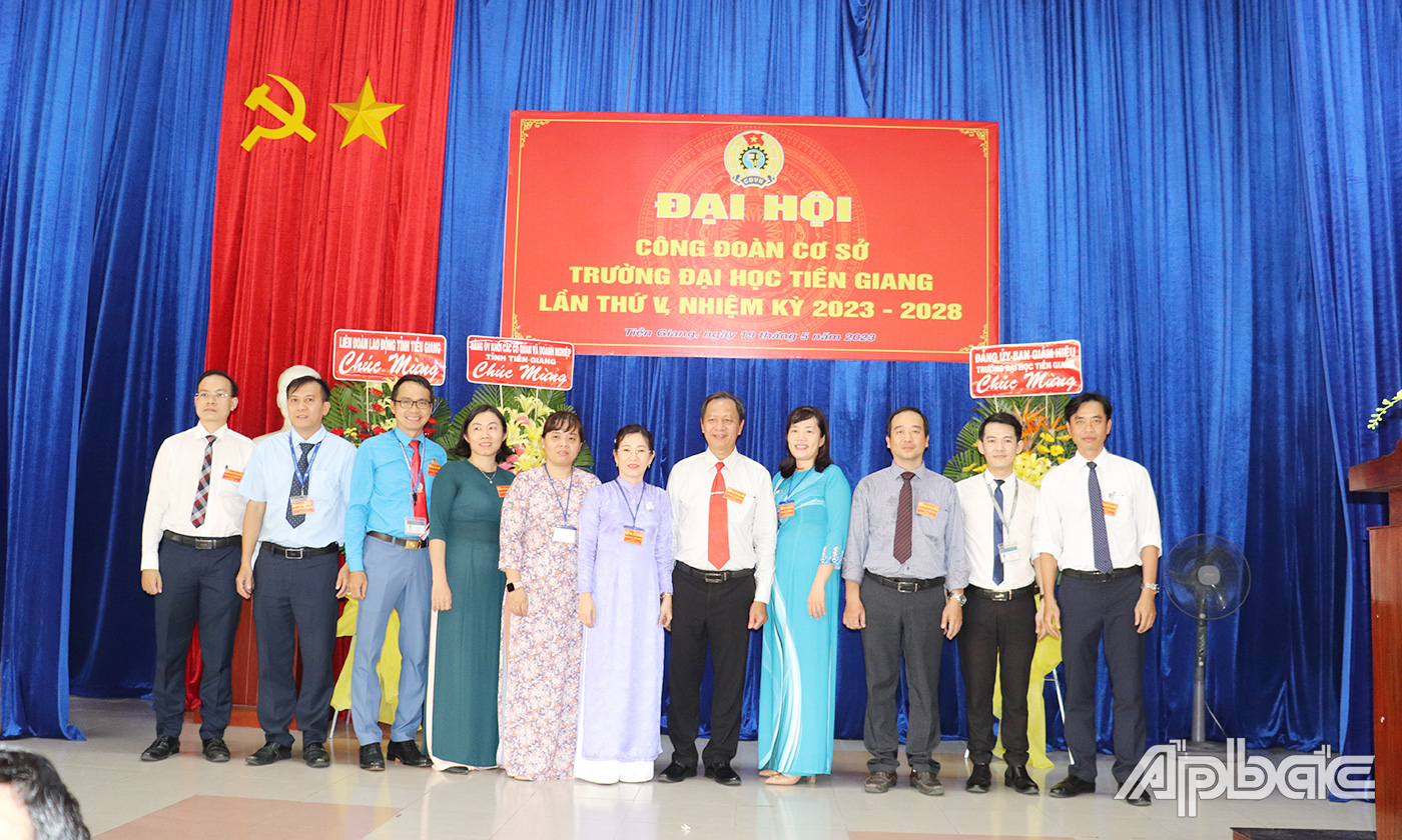 Ban Chấp hành CĐCS Trường Đại học Tiền Giang nhiệm kỳ 2023 – 2028 ra mắt tại Đai hội.