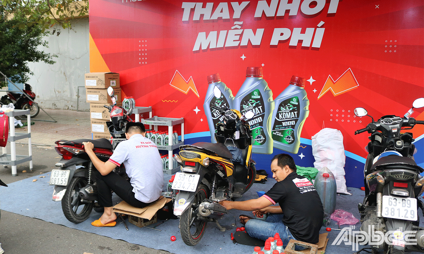 Thay nhớt xe miễn phí cho khách hàng