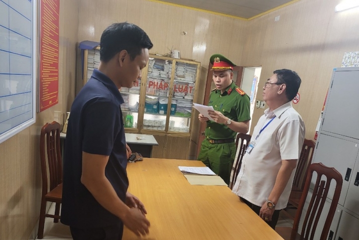 Phòng Cảnh sát kinh tế Công an tỉnh Hải Dương thực hiện lệnh bắt giữ đối tượng Phan Việt Hòa.