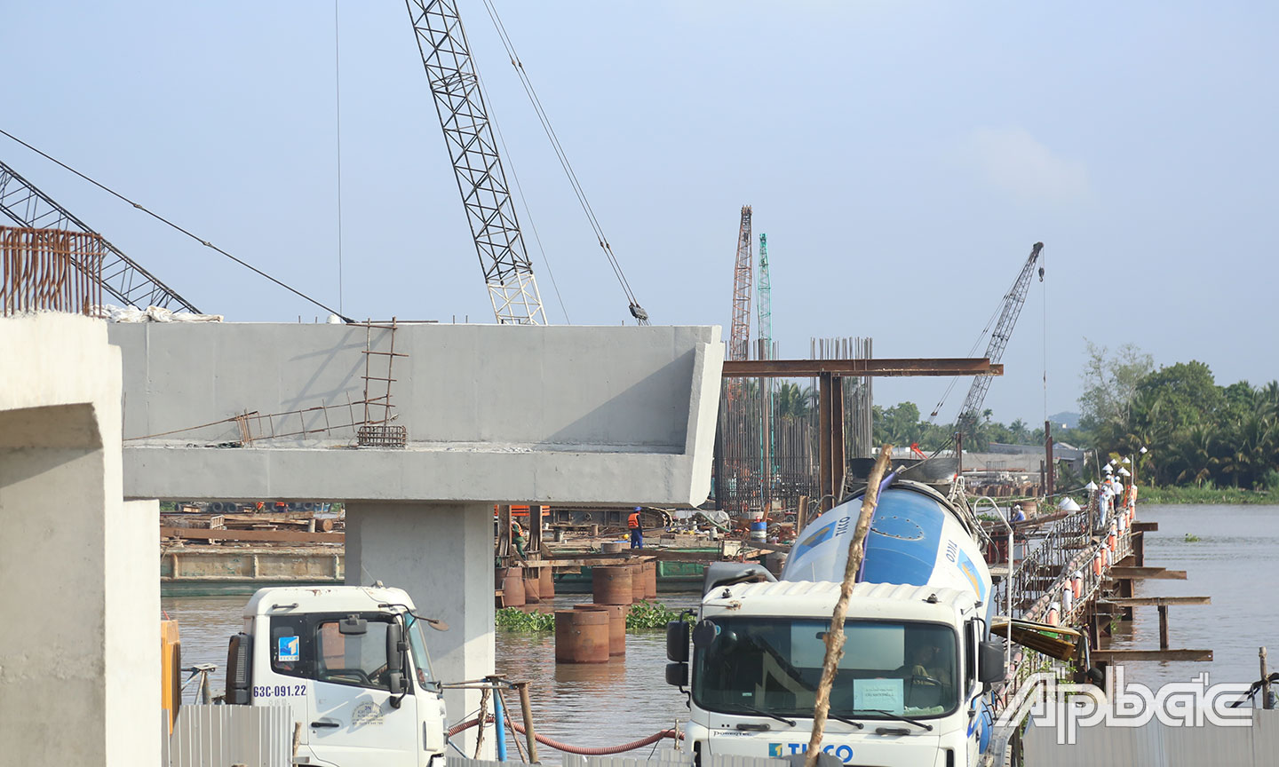 Các gói thầu khác đang khẩn trương thi công.