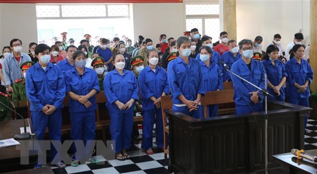 Các bị cáo tại phiên tòa ngày 24-5. (Ảnh: Công Mạo/TTXVN)