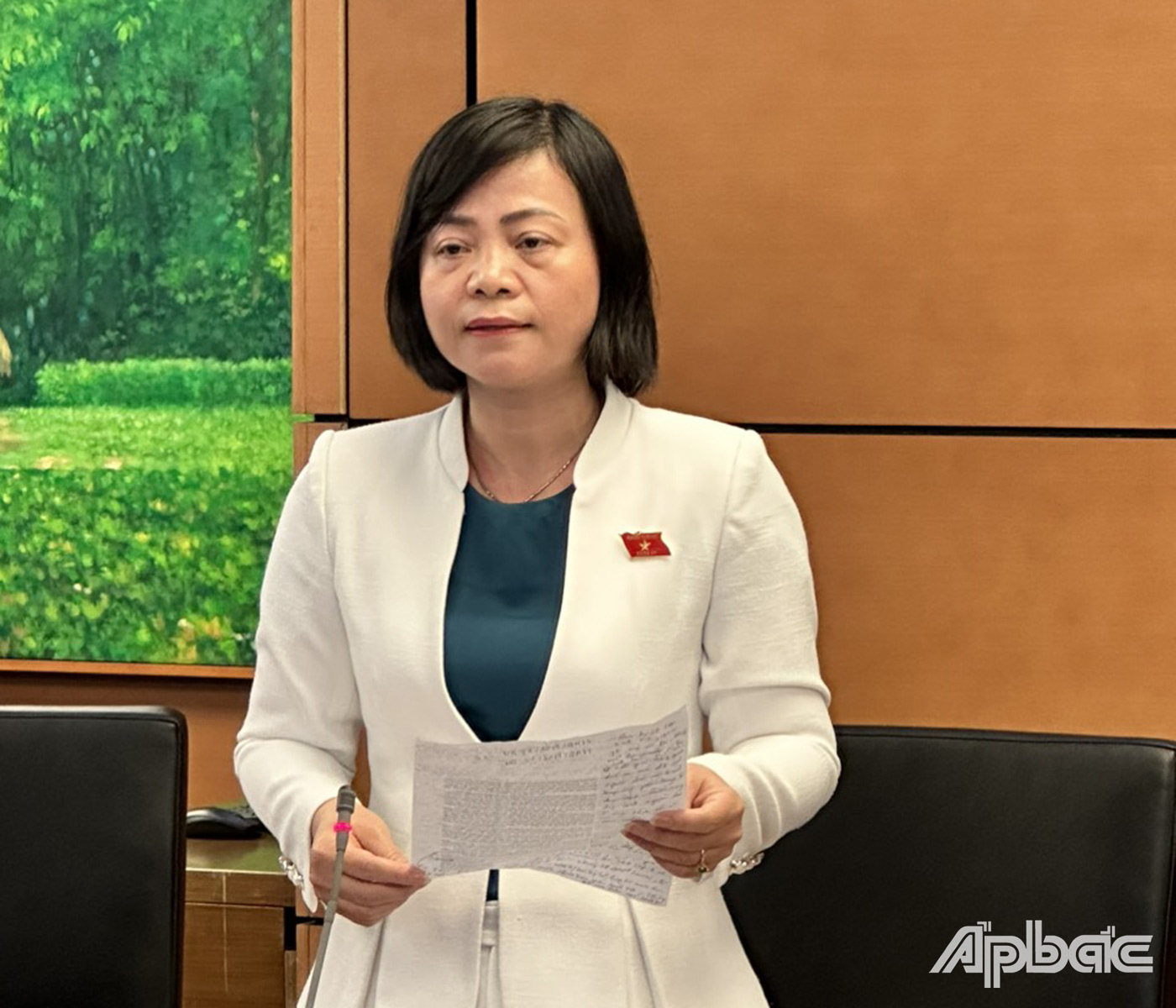 Đại biểu Nguyễn Thanh Cầm và Đại biểu Nguyễn Văn Dương phát biểu tại buổi thảo luận tổ