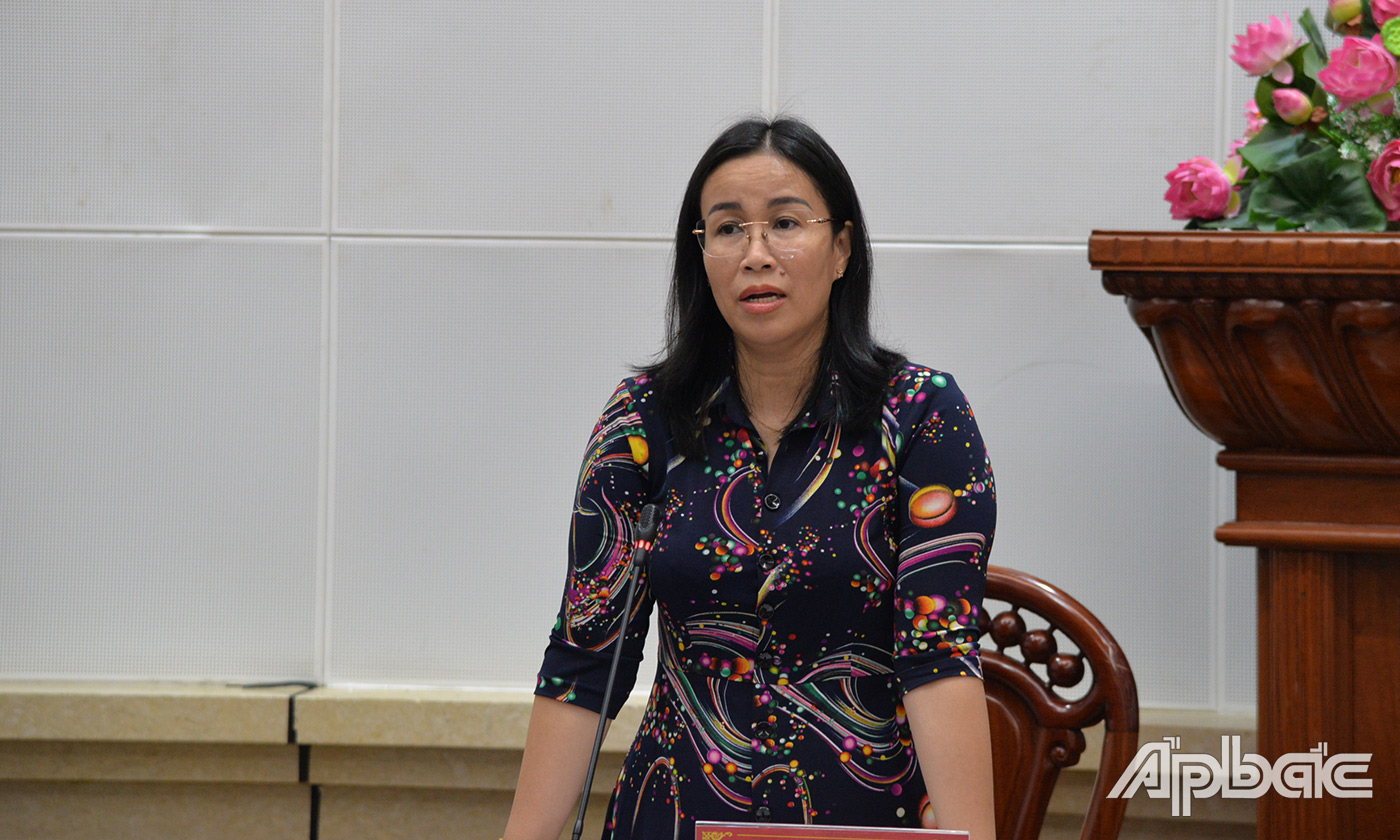Đồng chí Nguyễn Thị Anh Thi phát biểu tại buổi làm việc