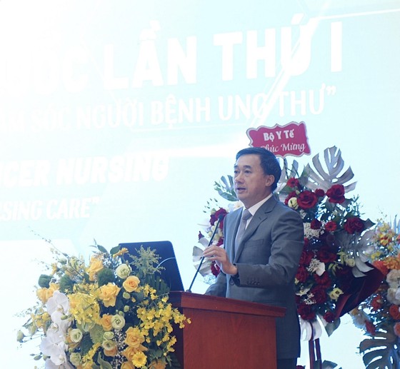 Thứ trưởng Bộ Y tế Trần Văn Thuấn phát biểu tại hội thảo.