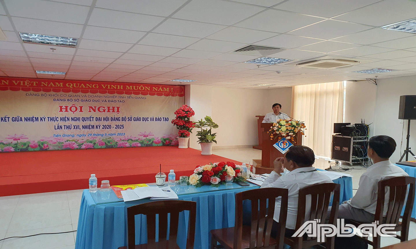 Đồng chí Lê Quang Trí, Giám đốc Sở GD-ĐT phát biểu tại Hội nghị 