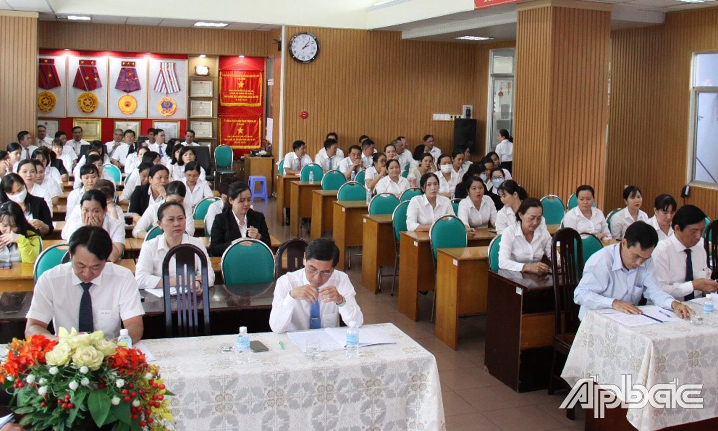 Đại biểu tham dự Hội nghị.
