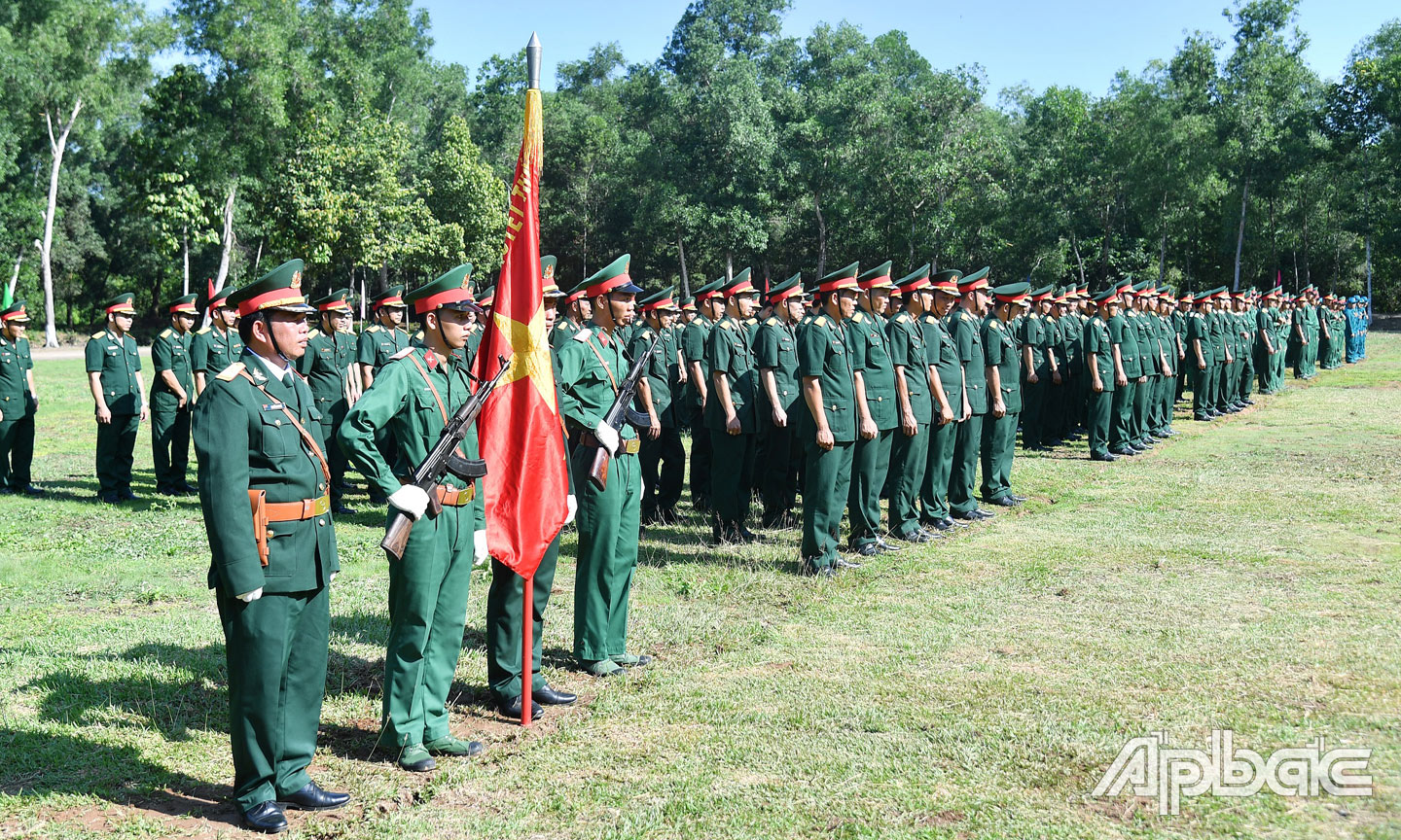 Cán bộ, chiến sĩ Lực lượng vũ trang tỉnh trang nghiêm dự Lễ Tuyên thệ chiến sĩ mới năm 2023.
