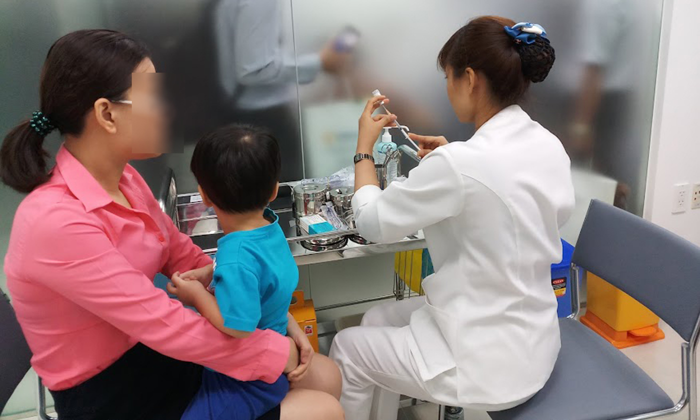 Việc cung ứng vaccine đã bị ảnh hưởng dẫn đến gián đoạn cung ứng, thiếu vaccine cục bộ tại một số địa phương. Ảnh: Đan Phương/Báo Tin tức