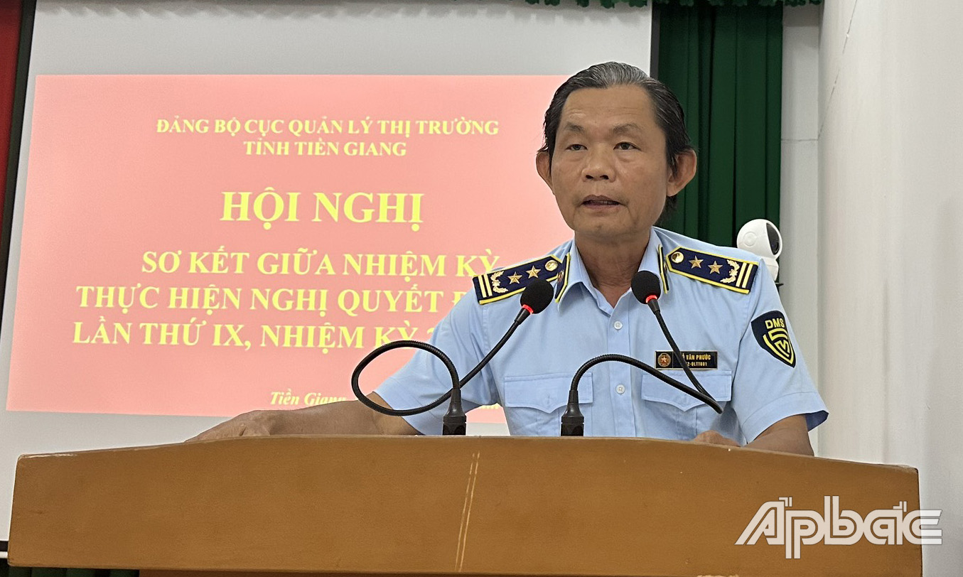 Đồng chí Đỗ Văn Phước phát biểu kết luận hội nghị.