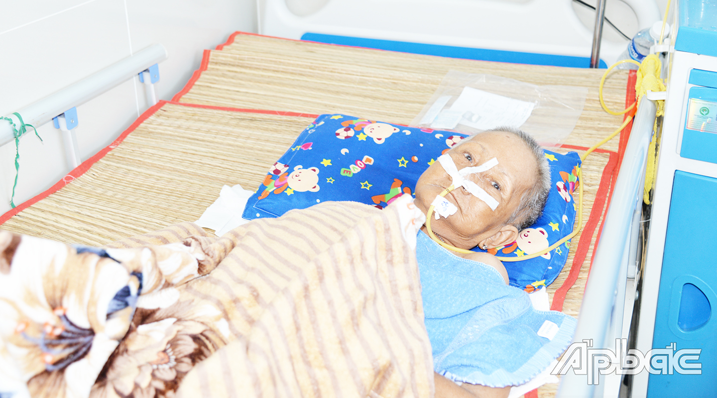 Bà Cao Thị Ánh vừa qua cơn bạo bệnh nhờ sự điều trị tích cực và chăm sóc tận tình của Bệnh viện đa khoa Tiền Giang