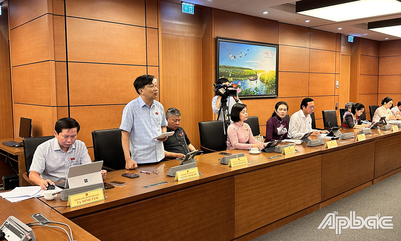 Quang cảnh thảo luận tại tổ