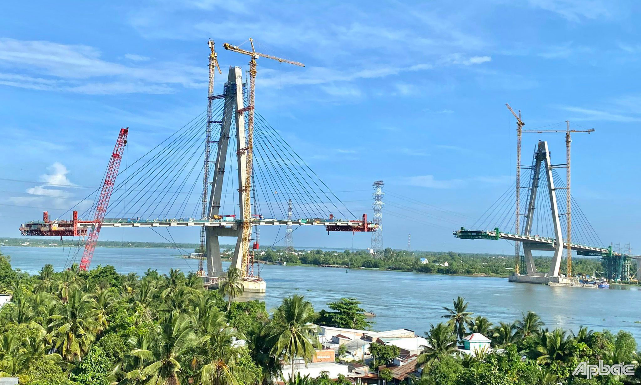 Cầu Mỹ Thuận 2 đang được đẩy nhanh tiến độ.