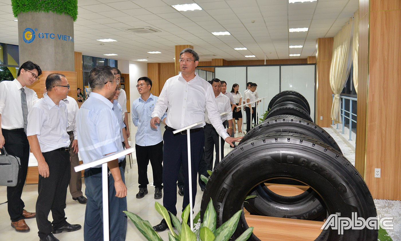 đoàn đến thăm, nắm bắt tình hình hoạt động của Công ty TNHH Lốp Advance Việt Nam.