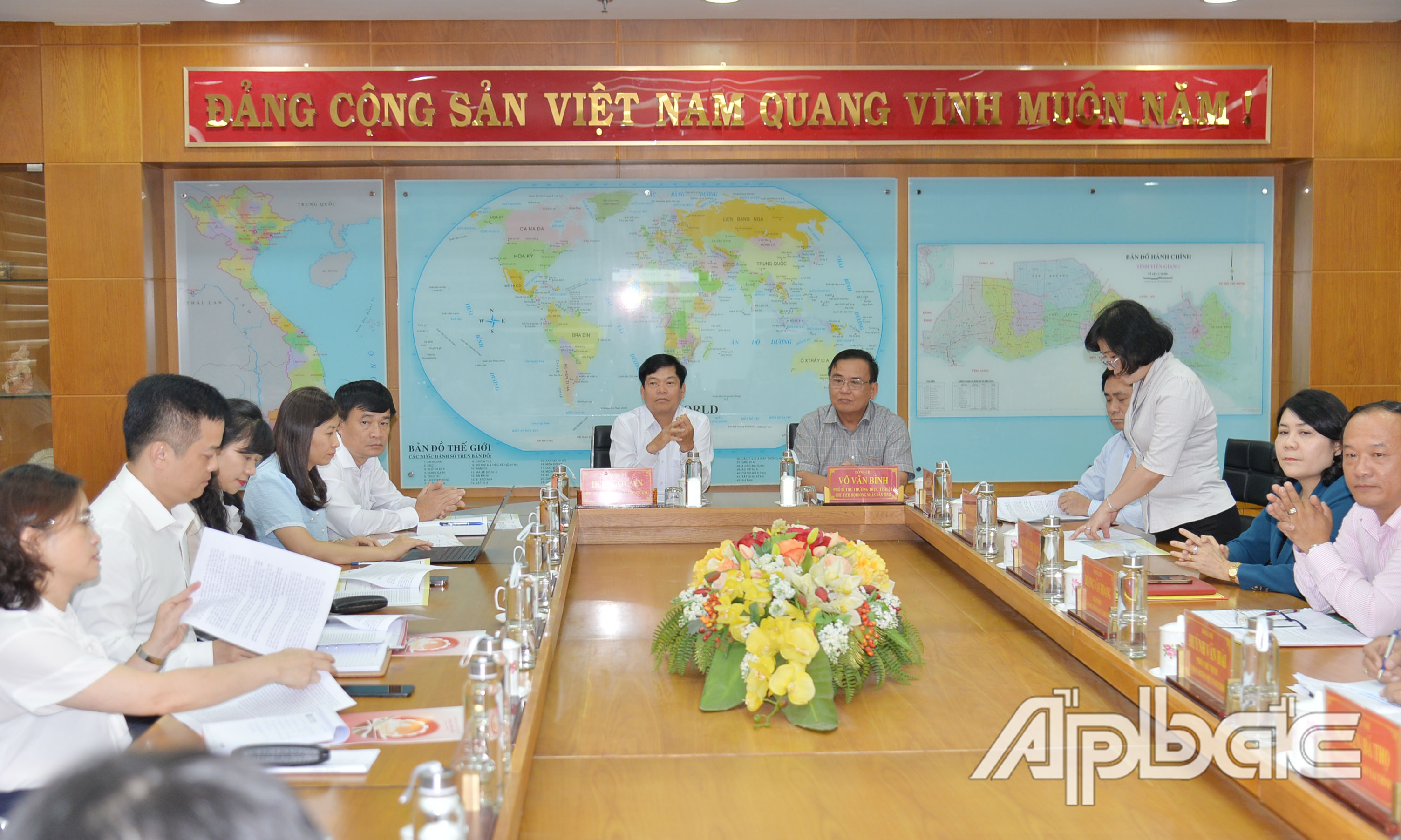Quang cảnh buổi làm việc.