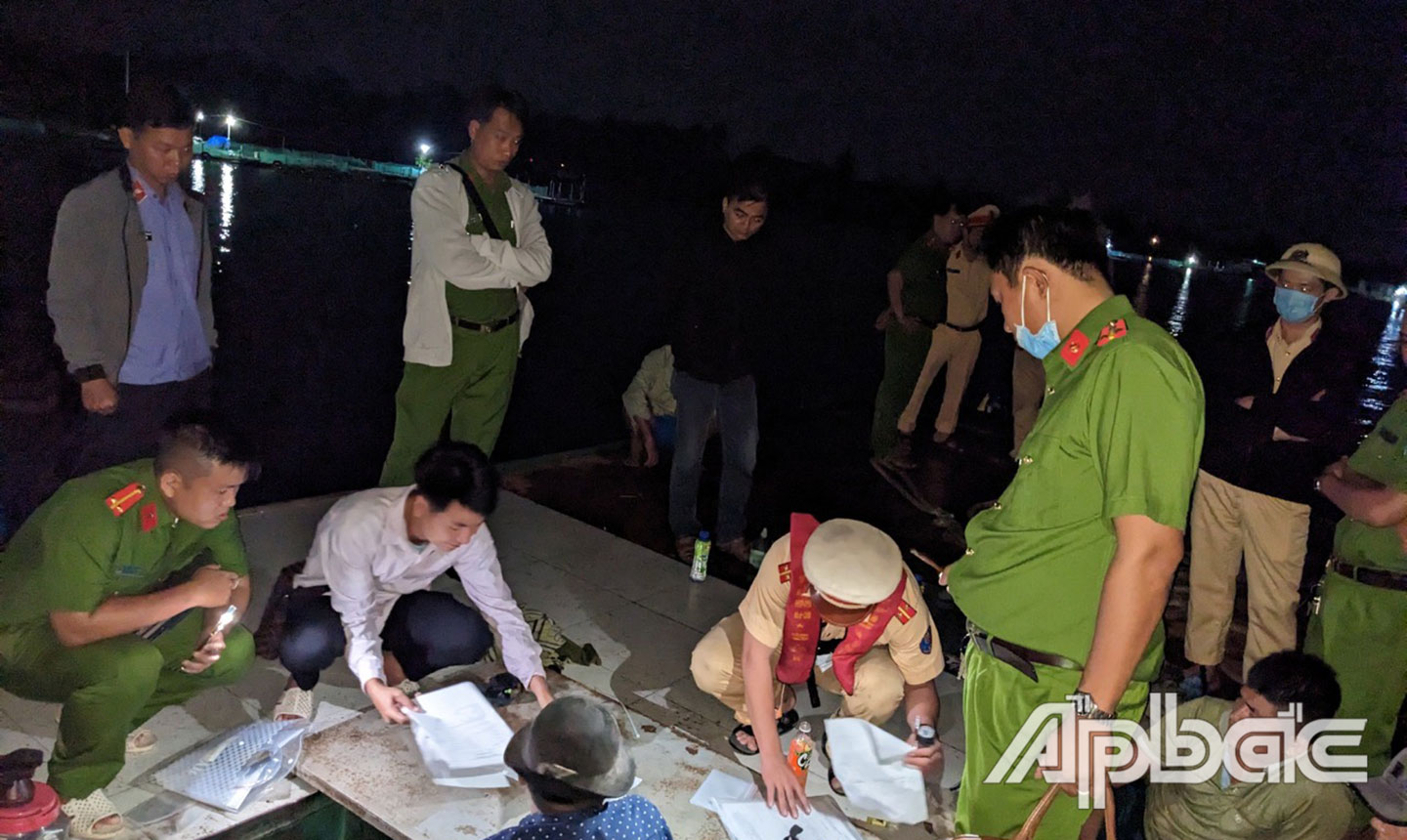 Các phương tiện khai thác cát bị Thủy đoàn II bắt giữ.