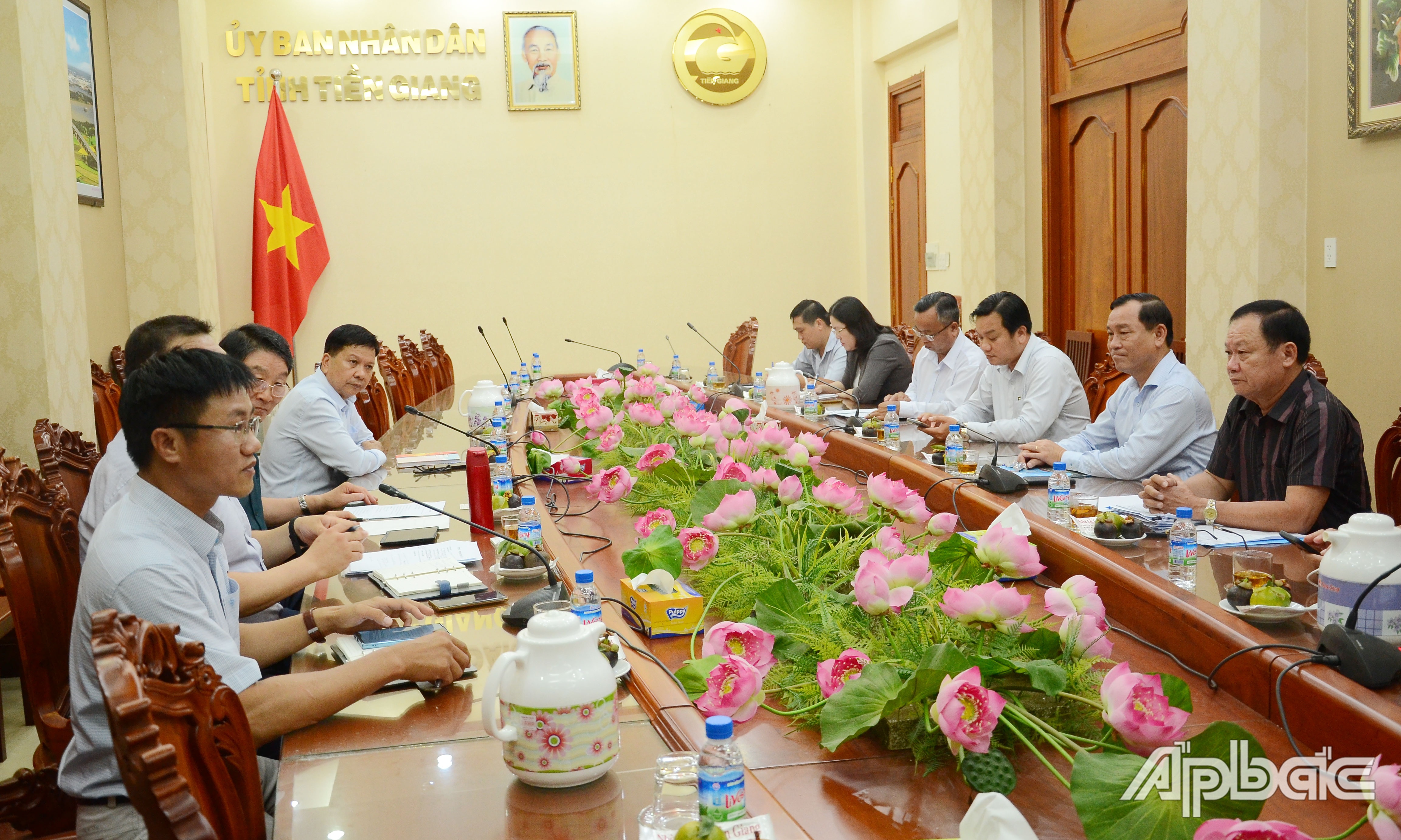 Quang cảnh buổi làm việc.