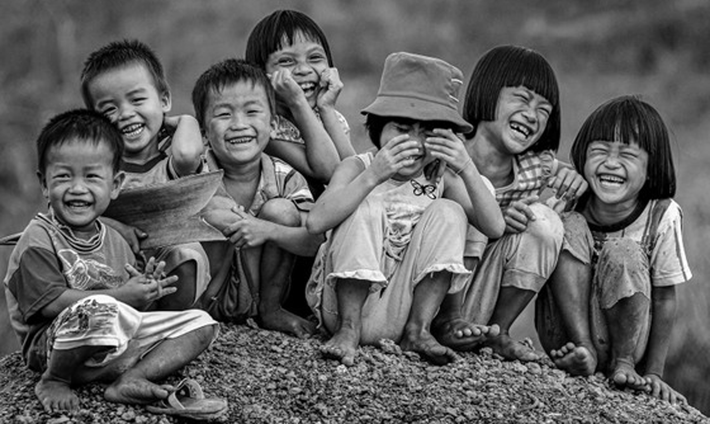 Nụ cười trẻ thơ vô tư, trong sáng trong bộ ảnh Cười - Smile của nhiếp ảnh gia Trần Thế Phong